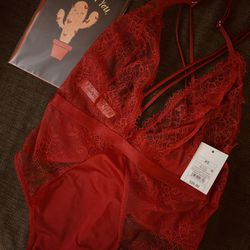 Woman’s Deep-V Unlined Lace Lingerie Bodysuit & Valentine’s Card