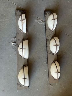 Bathroom light fixture