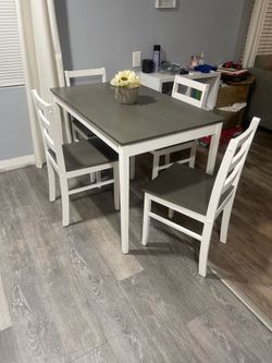 Beautiful Table and 4 Chairs — Like New