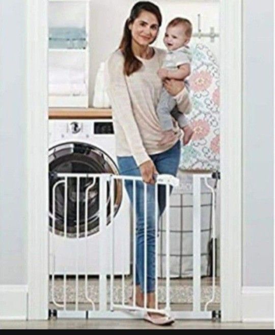 Regalo Easy Step 38.5 Inch Baby Gate