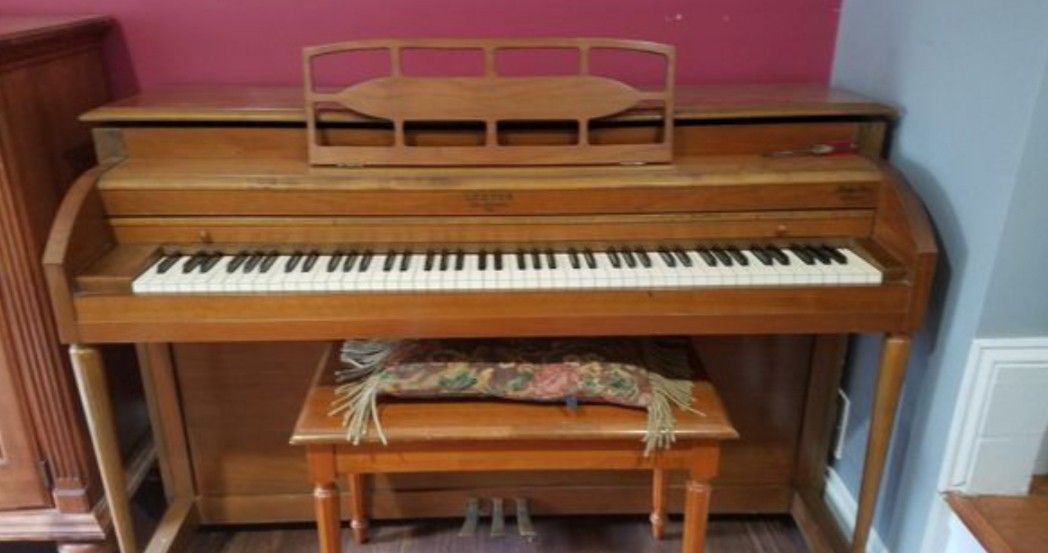 1888 lester piano in good conditions