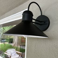 Farmhouse Outdoor Light Fixture.