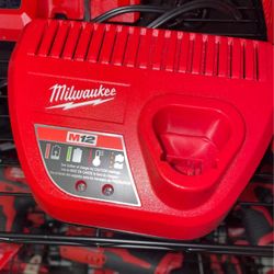 Milwaukee M12 12-Volt Lithium-Ion Battery Charger