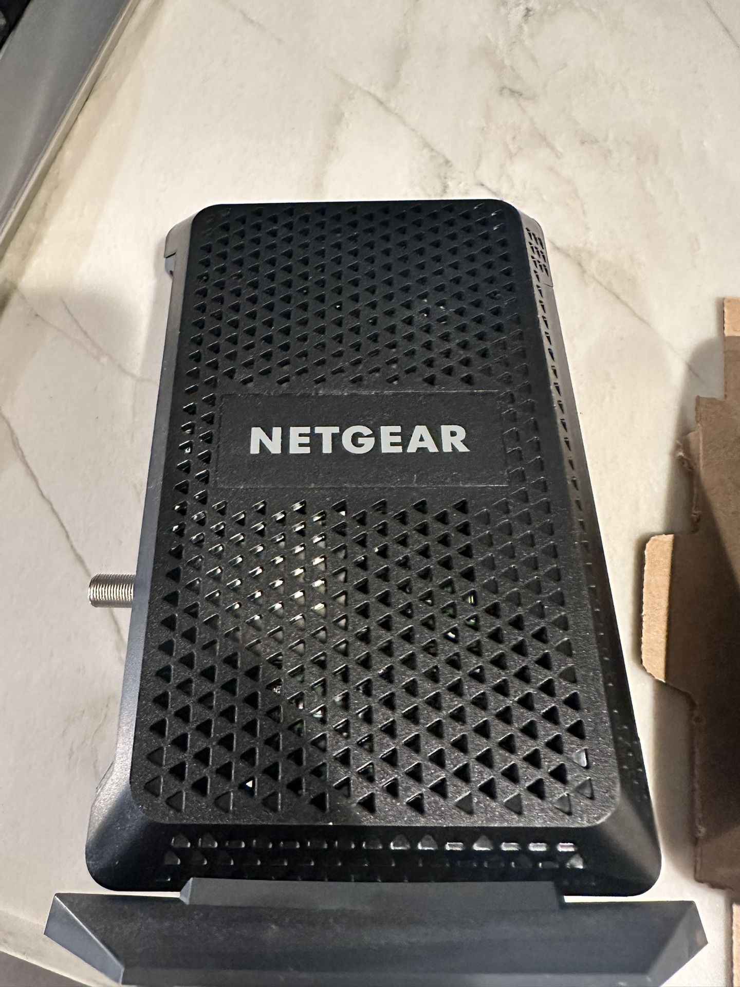 Cisco EA6300 wireless router and Net Gear CM600 modem