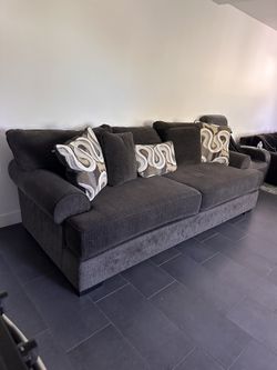 Sofa / Couch (Jerome’s Carson Sofa)