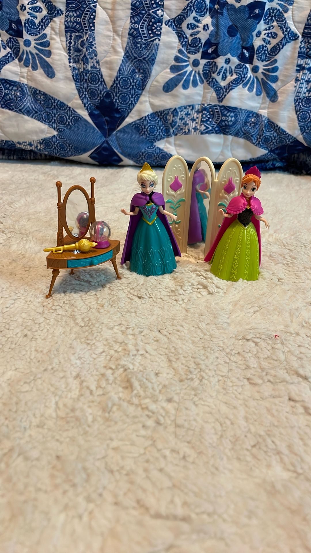 Anna and Elsa Figurines (Frozen)