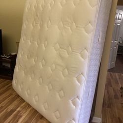 KING SIZE Mattress FREE