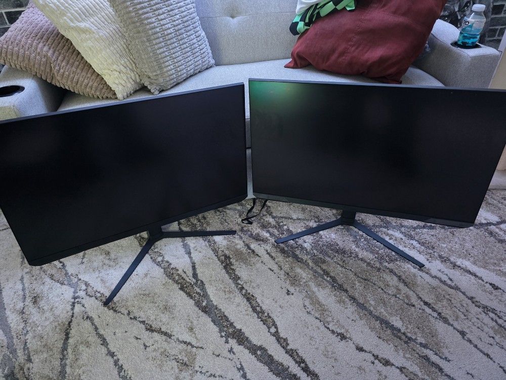 2 Samsung
Samsung - Odyssey G51C 32" QHD FreeSync Premium Gaming Monitor with HDR10 DisplayPort/HDMI