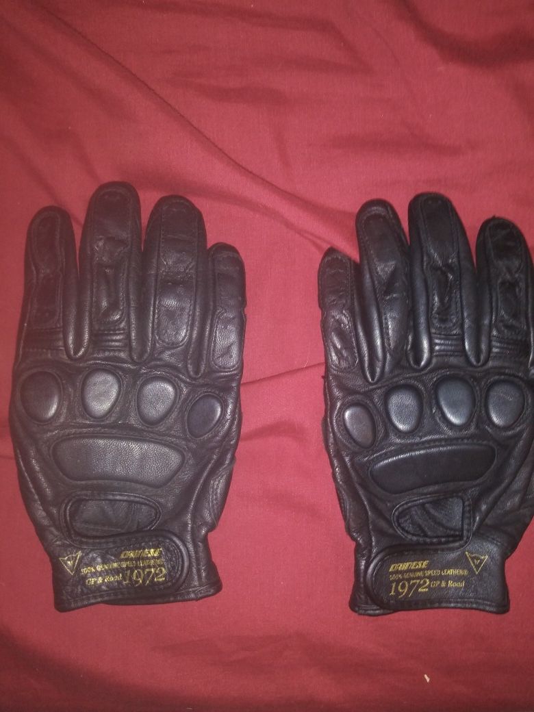 MOTORCYCLE DAINESE LEATHER GLOVE AND JACKET