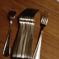 #245... 21 Stainless Steel 18/10 Table Forks 