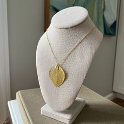 Leaf Pendant Necklace ( 18” gold plated ) firm on price )