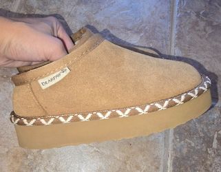Bearpaw Girls Slippers – Size 12 (Fits More Like 10)