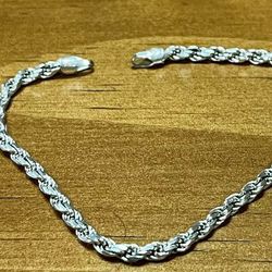 Beautiful Sterling Silver .925 Diamond Cut Rope Bracelet Made In ITALY Size 7.5” ! Total Weight 6.88 Grams! *Will Need Clasp Replacement *