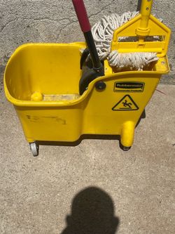 Rubbermaid Commercial Mop Bucket with Wringer