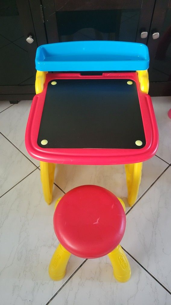 Crayola Play n Fold Art Studio 2 in 1 Drawing Board