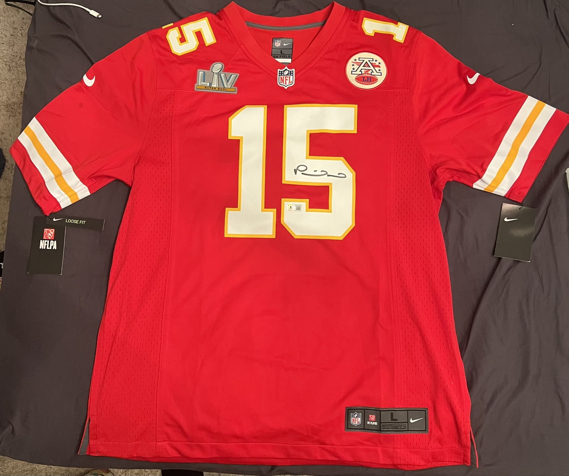 SIGNED PATRICK MAHOMES JERSEY for Sale in Seymour, CT - OfferUp