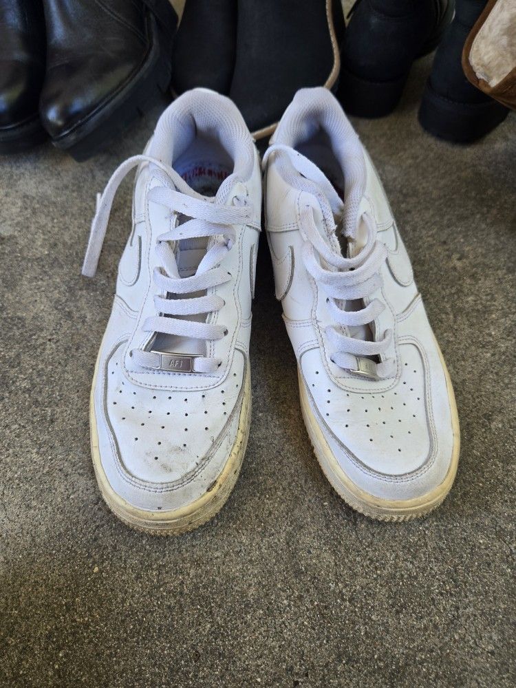 Nike Shoes Needs Insorts Need Good Cleaning Size 7/8