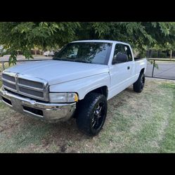 2001 Dodge Ram V8 (not4+4)