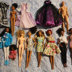 10 Barbies With A Few Clothes (2collectible)