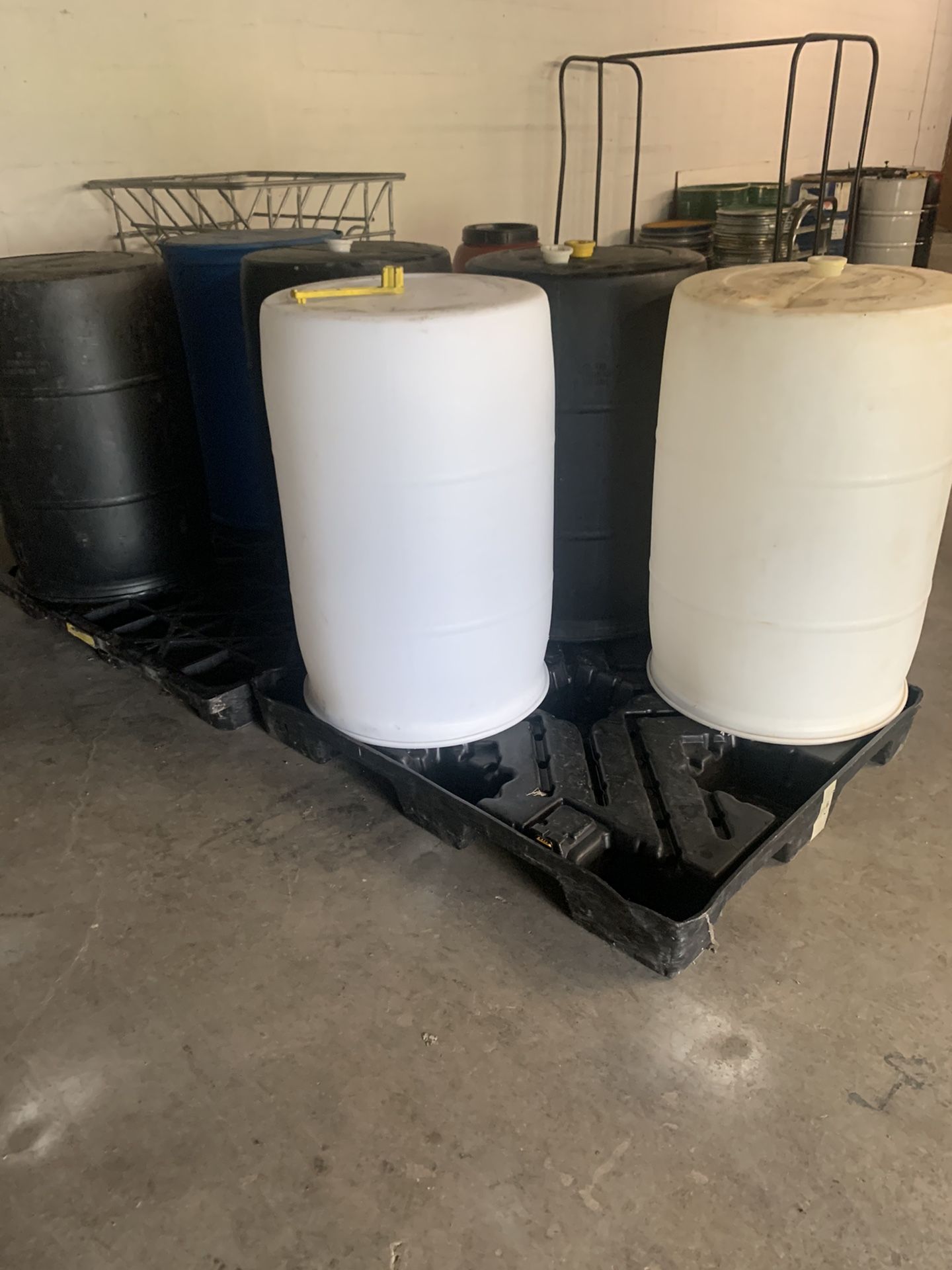 55 gallon sealed barrels ni lid closed empty clean food grade , water, storage, shipping,rain barrels, floating docks , planters, Tracy cans tie down
