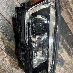 2019 Subaru Forester Right Headlight 