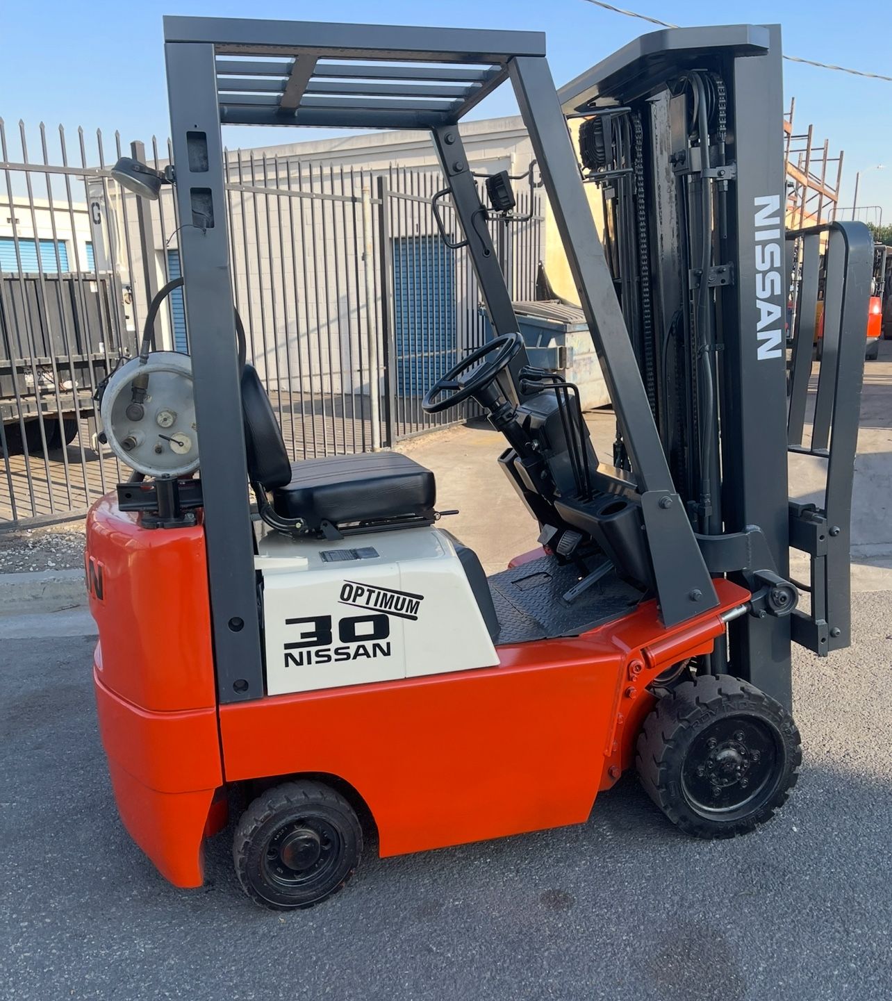 Nissan Forklift 3000 Lbs Triple Stage Side shift