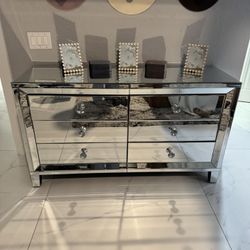 4 Piece Dresser And nightstand Set 