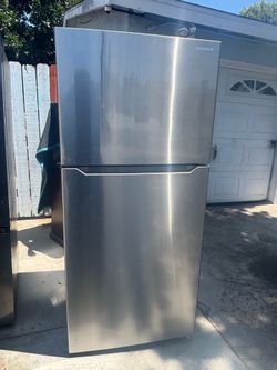 Fridge- Insignia NS-RTM18SS2 Stainless Steel Top-Freezer Frost-Free 2-Door