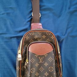 Universal Louis Vuitton Sling Bag 