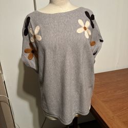 Women’s Top By Aeda Gray Felt Flowers Tunic Dolman Short Sleeve Boat Neck Size L