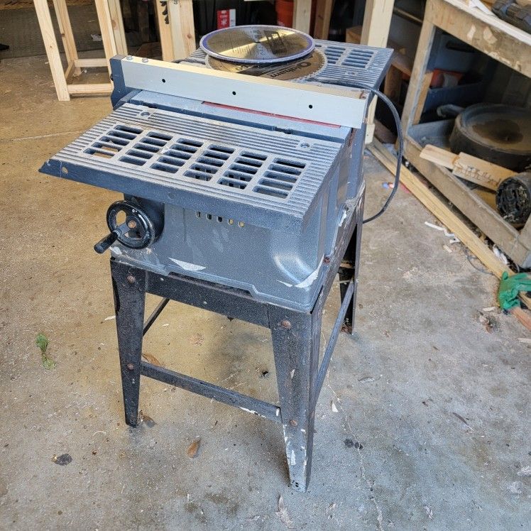 Table Saw With Stand
