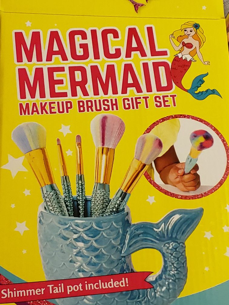 Makeup brush mermaid