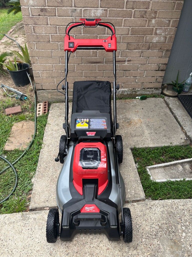 Lawnmover Self Propelled New Needs Batterys