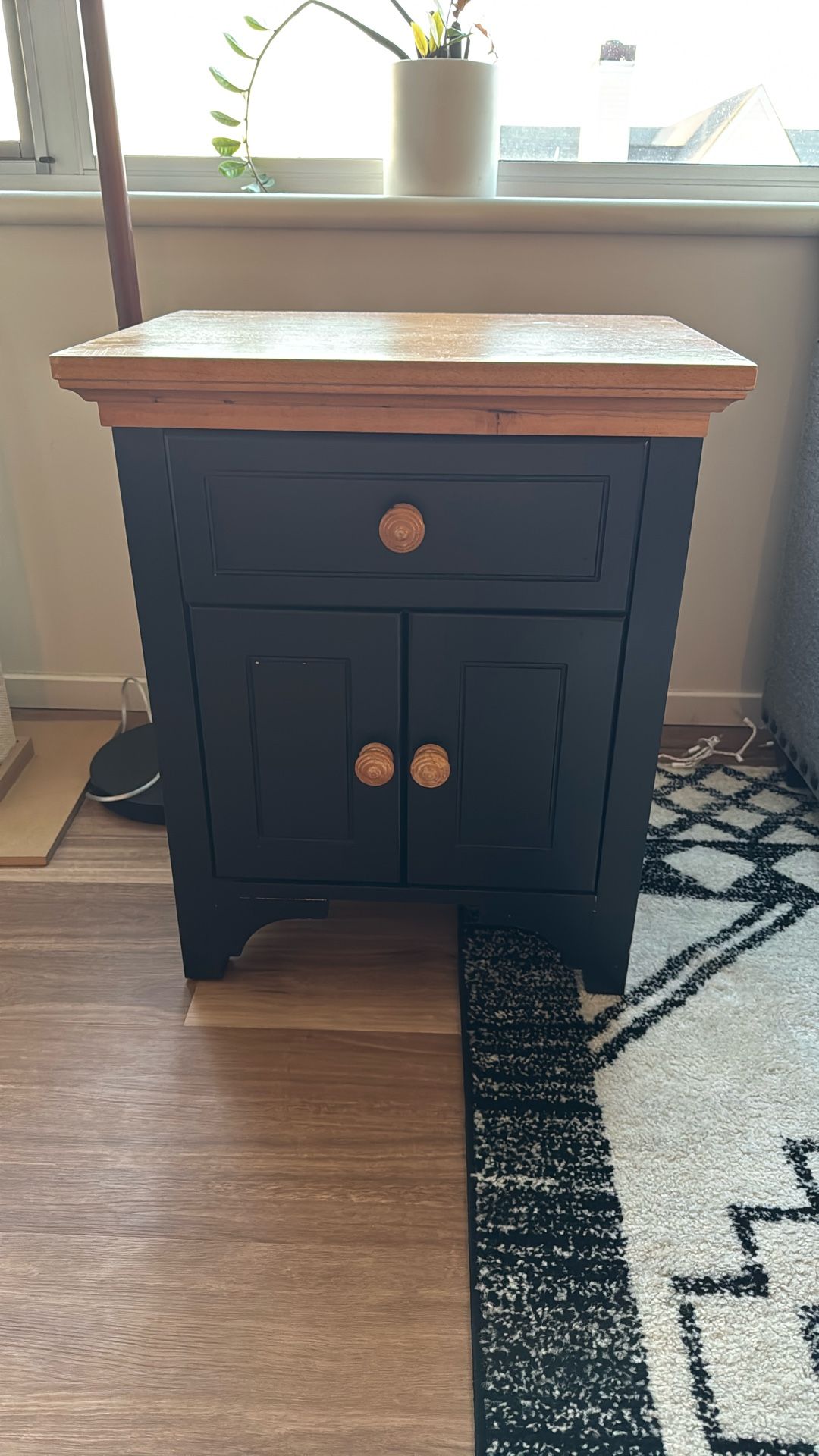 Free Nightstand (worn)