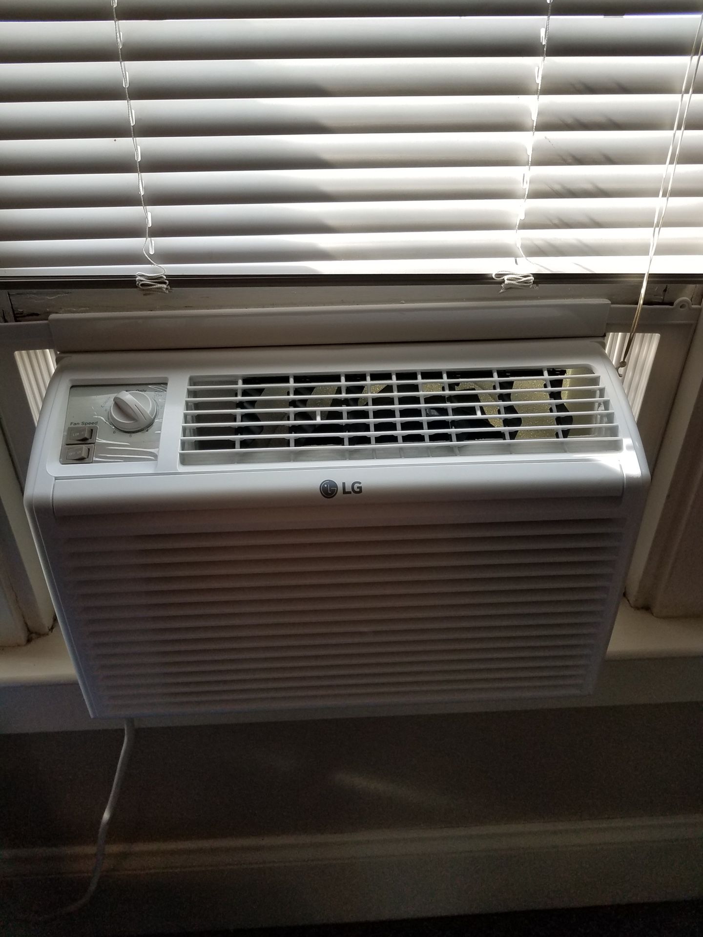 ***price reduced*** AC unit 5,000 BTU Air conditioner LG