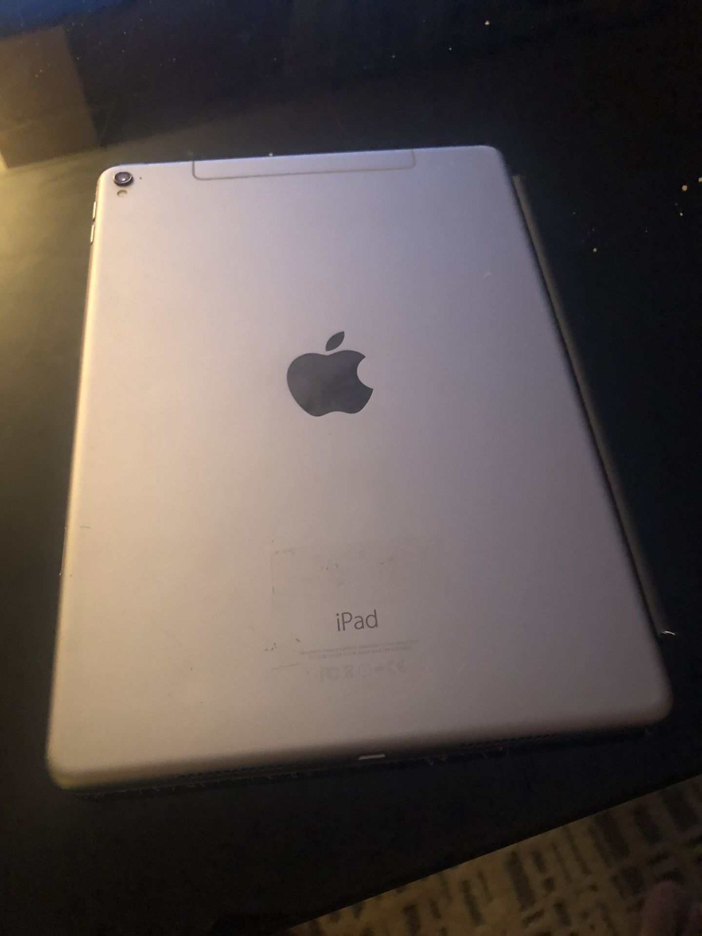 Good iPad Pro 128g unlocked 9.7 inches