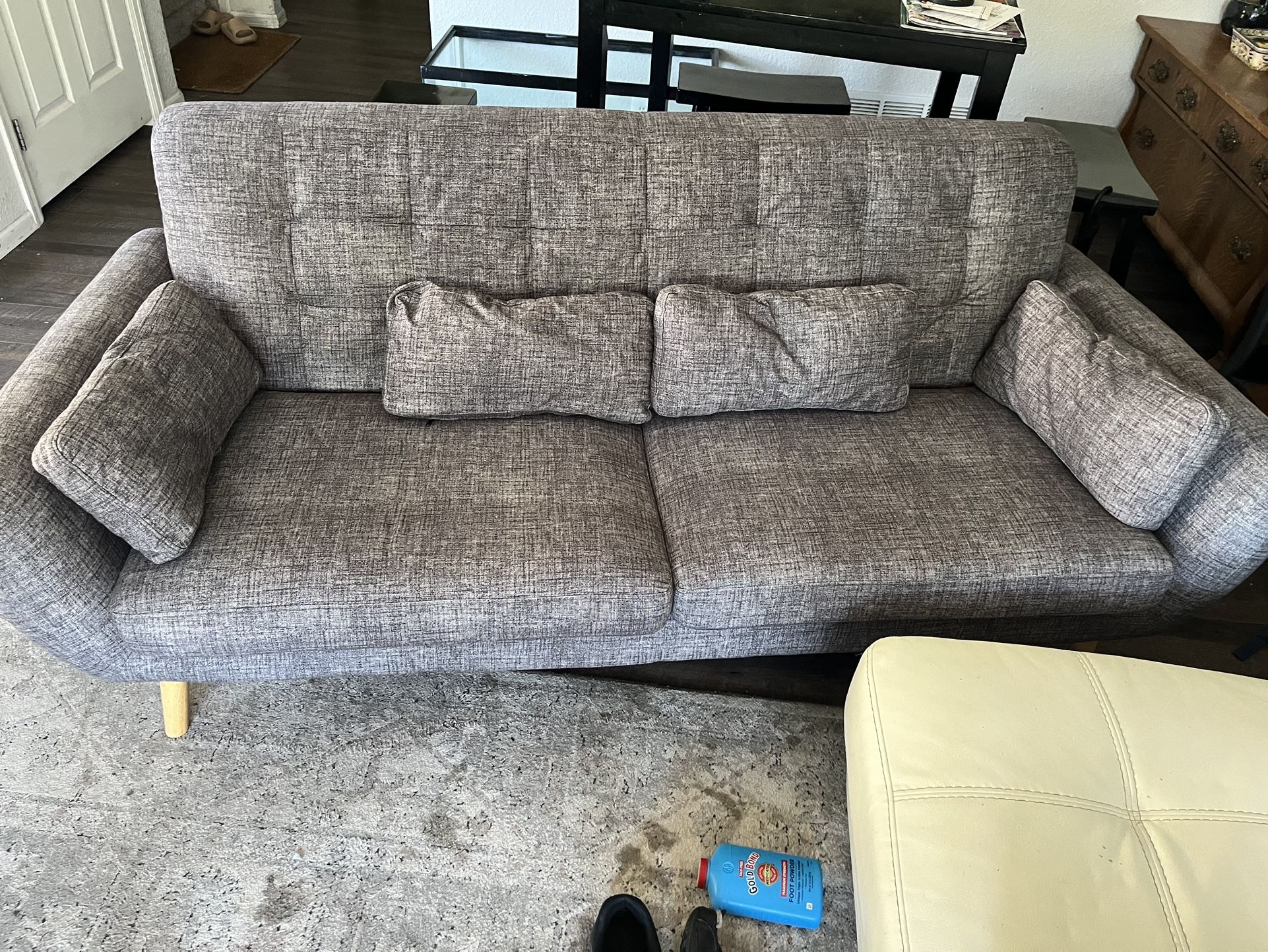 Grey Couch With 4 Small Pillows 