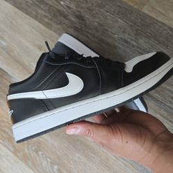 Jordan 1 Low Sz 9.5