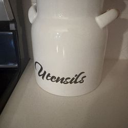 Utensils holder 