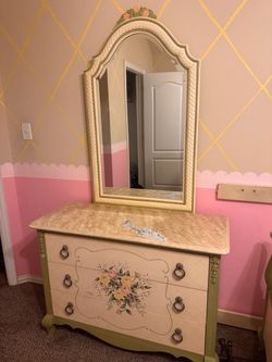 Bedroom set- young girl, twin size