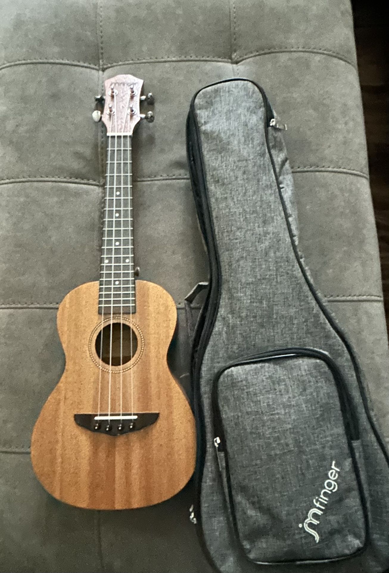 Mingger Ukulele with Case