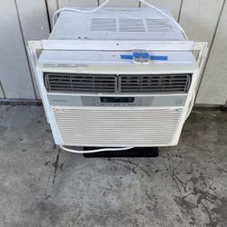 Free Air Conditioner Window Unit !