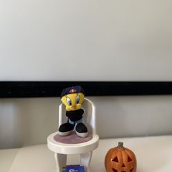 GENUINE Looney Tunes TWEETY BIRD Plush With Zipper pocket hat