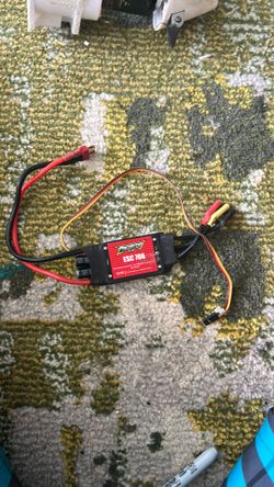 Este es un Controlador Electrónico de Velocidad (ESC)