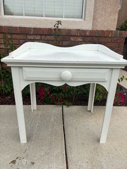 Desk vanity 32”x22”x30” w/drawer
