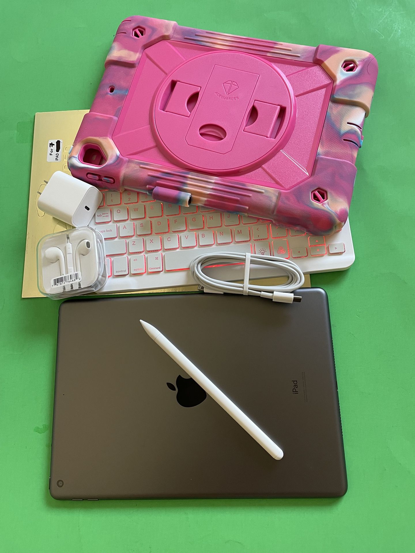 Apple IPad 7th Generation (10.2” Retina /Latest IOS 18/ 2019 model) 32GB with stylus pen, keyboard, case & Accessories (128GB $299)