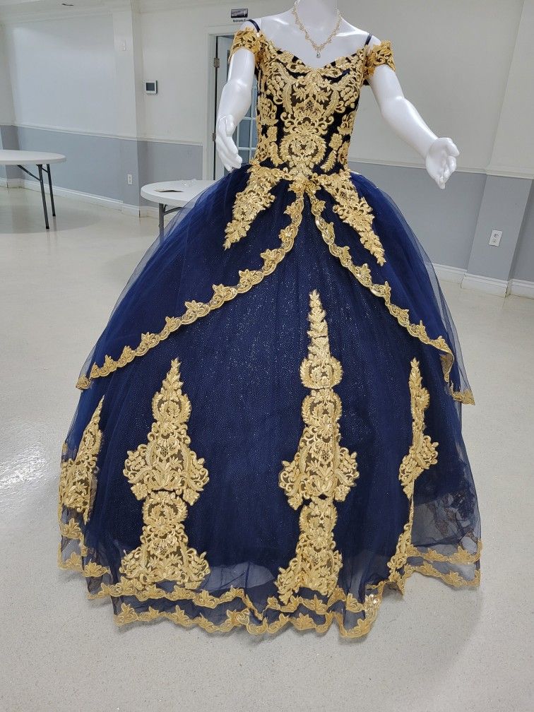 New 15rd Dress with Crown Necklace And Earrings Size 2
