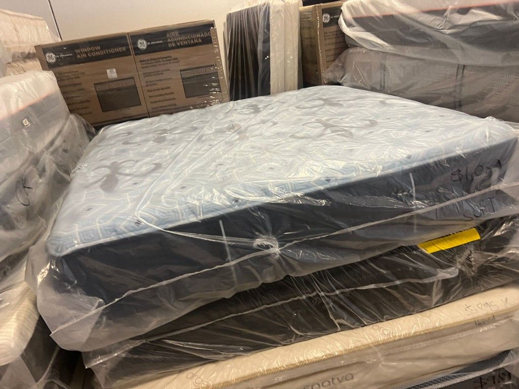 King Mattress Stearns and Foster Estate Collection Soft $989