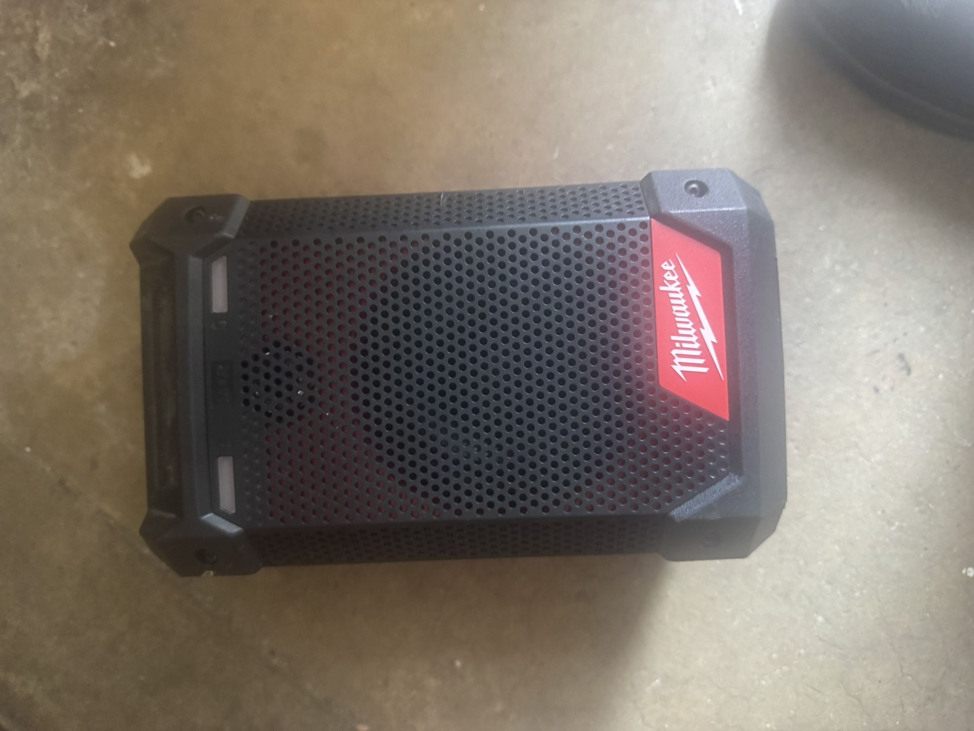 Milwaukee M12 Bluetooth Radio