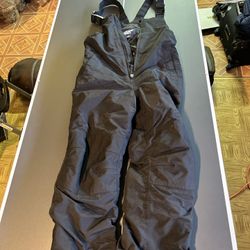 Kids size 7 snow pants / bib / overall